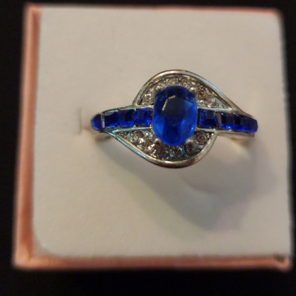 White Gold Filled an blue Rhinestone ring - Picture 2 of 5
